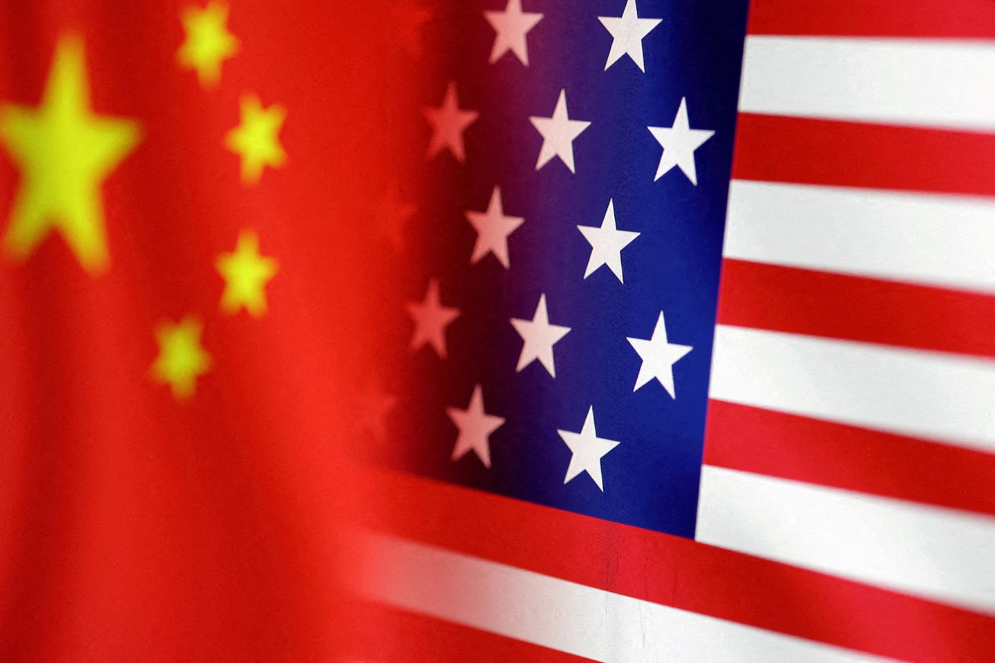 ​JAV ir Kinijos diplomatai Pekine surengė atvirus ir konstruktyvius pokalbius apie galimybę pagerinti dvišalius santykius ir įveikti tarpusavio nesutarimus, antradienį pranešė Kinijos užsienio reikalų ministerija.<br>Reuters/Scanpix nuotr.