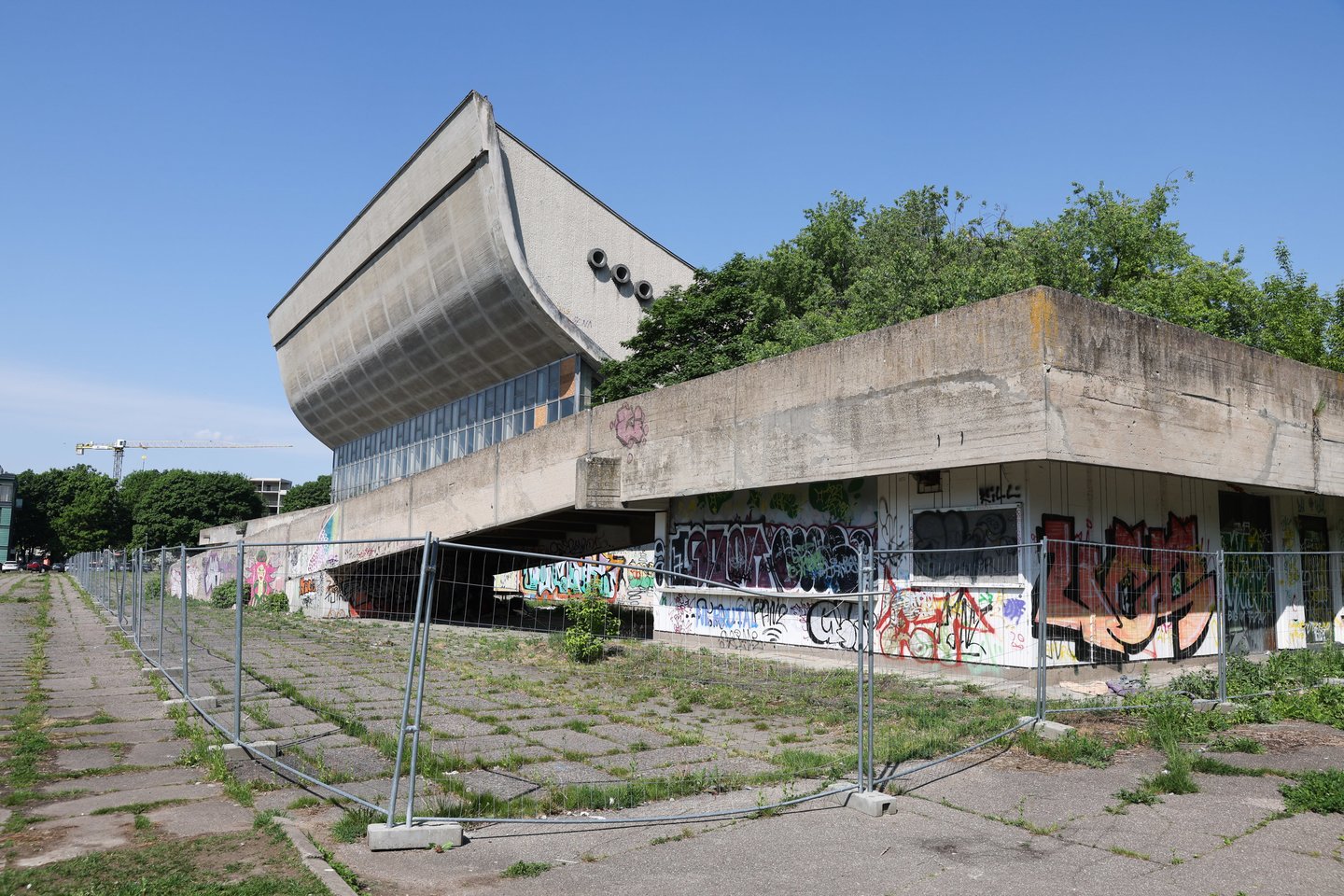 Vilniaus vaiduokliu virto buvusių Sporto rūmų pastatas.<br>R.Danisevičiaus nuotr.