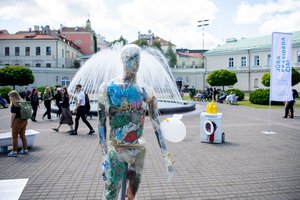 Prezidentūros kieme vyko Žaliųjų idėjų festivalis: dalyvavo daugybė moksleivių