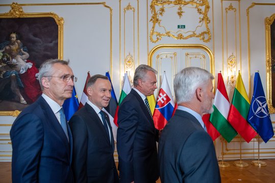 Gitanas Nausėda antradienį dalyvavo Bukarešto devyneto susitikime su NATO generaliniu sekretoriumi Jensu Stoltenbergu.