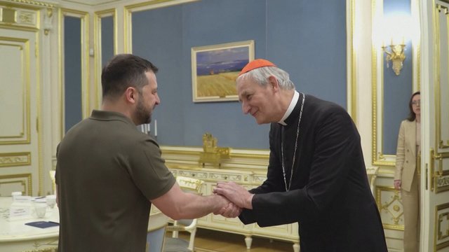 V. Zelenskis Kyjive susitiko su specialiuoju popiežiaus pasiuntiniu