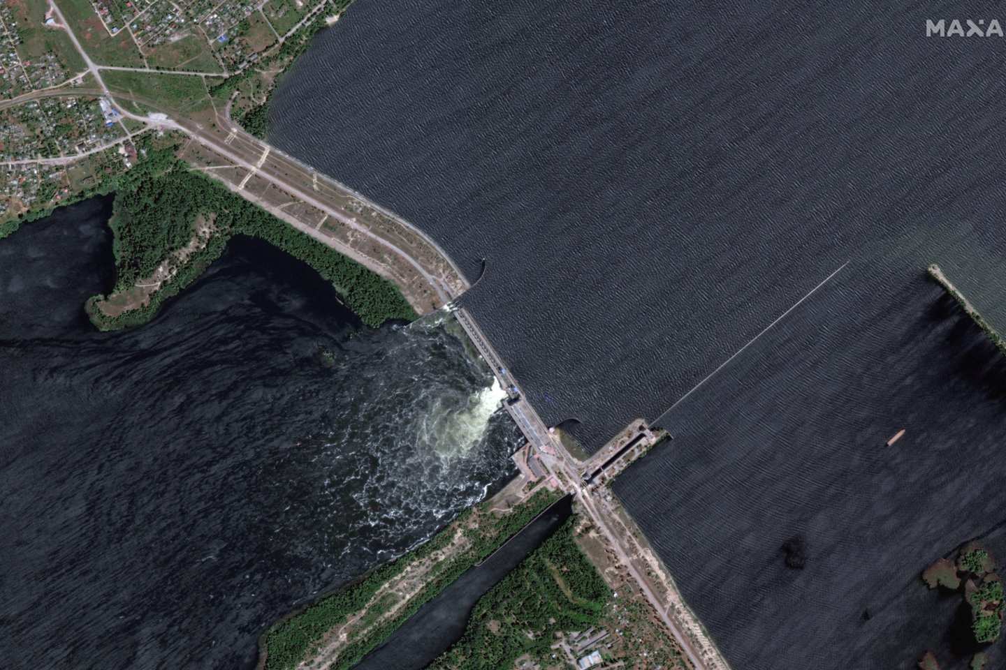 Karas Ukrainoje. Kachovkos hidroelektrinės užtvankos susprogdinimas.<br>Reuters/Scanpix nuotr.
