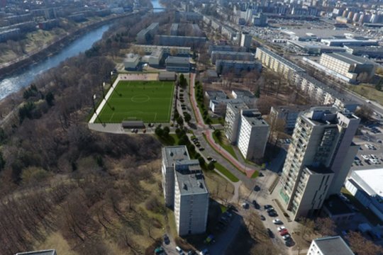 Vilniaus miesto savivaldybė pasirašė rangos darbų sutartis dėl Gabijos ir Žirmūnų gimnazijų sporto aikštynų rekonstrukcijų, už šio projekto priežiūrą bei vystymą atsakinga Vilniaus vystymo kompanija.