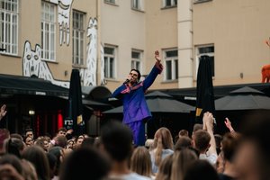 Rokas Yan surengė įspūdingą koncertą sostinės širdyje – scenoje ir gerai žinomos viešnios