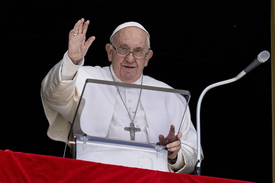 Popiežius Pranciškus vėl medikų rankose: bus atlikta pilvo išvaržos operacija