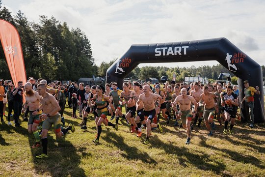 Ekstremalus bėgimo renginys – „Alfa Run“ birželio 17 dieną Vilniaus rajone, Pamaraziuose suburs tūkstančius vyrų, moterų, vaikų ir senjorų.