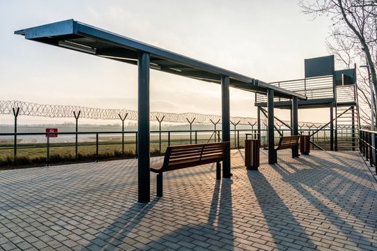 NATO viršūnių susitikimo metu lėktuvus Vilniaus oro uoste bus galima stebėti tik iš specialios aikštelės