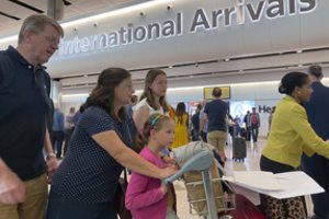 Keliautojų laukia chaosas: vasarą streikuos vieno Londono oro uosto apsaugininkai