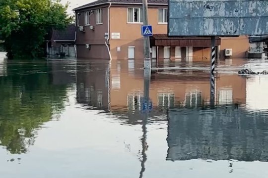 Karas Ukrainoje: V. Zelenskis praneša apie katastrofišką padėti Chersone, ten rusai trukdo evakuoti gyventojus.