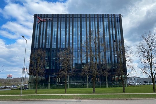 Duris atveria atnaujinta „Avia Solutions Group“ arena.