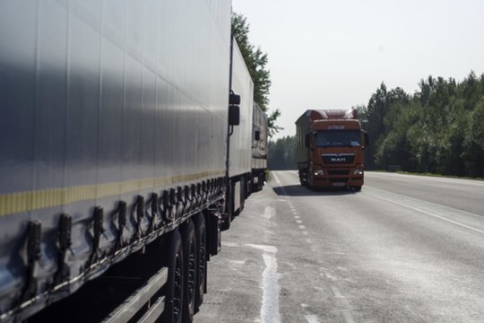 Pasienyje fiksuojamos vilkikų eilės: tenka laukti daugiau nei parą.