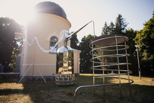  VU Idėjų observatorijoje atidaroma menininko, tyrėjo Julijono Urbono Lietuvoje nerodytų darbų paroda „Mėnesienologija“.