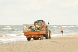 Baltijos jūra užteršta plastiku: kaip prisidėti sprendžiant žmones ir gyvūnus žalojančią problemą?