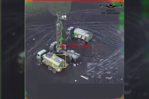 Parodė, kaip už piliečių surinktus pinigus įgyti dronai efektyviai naikina specializuotą rusų karinę įrangą