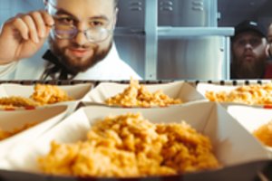 Naujas Remis Retro kūrinys – daina apie vištieną