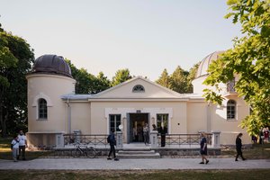 Vilniaus universiteto Idėjų observatorijoje – menininko Julijono Urbono paroda „Mėnesienologija“