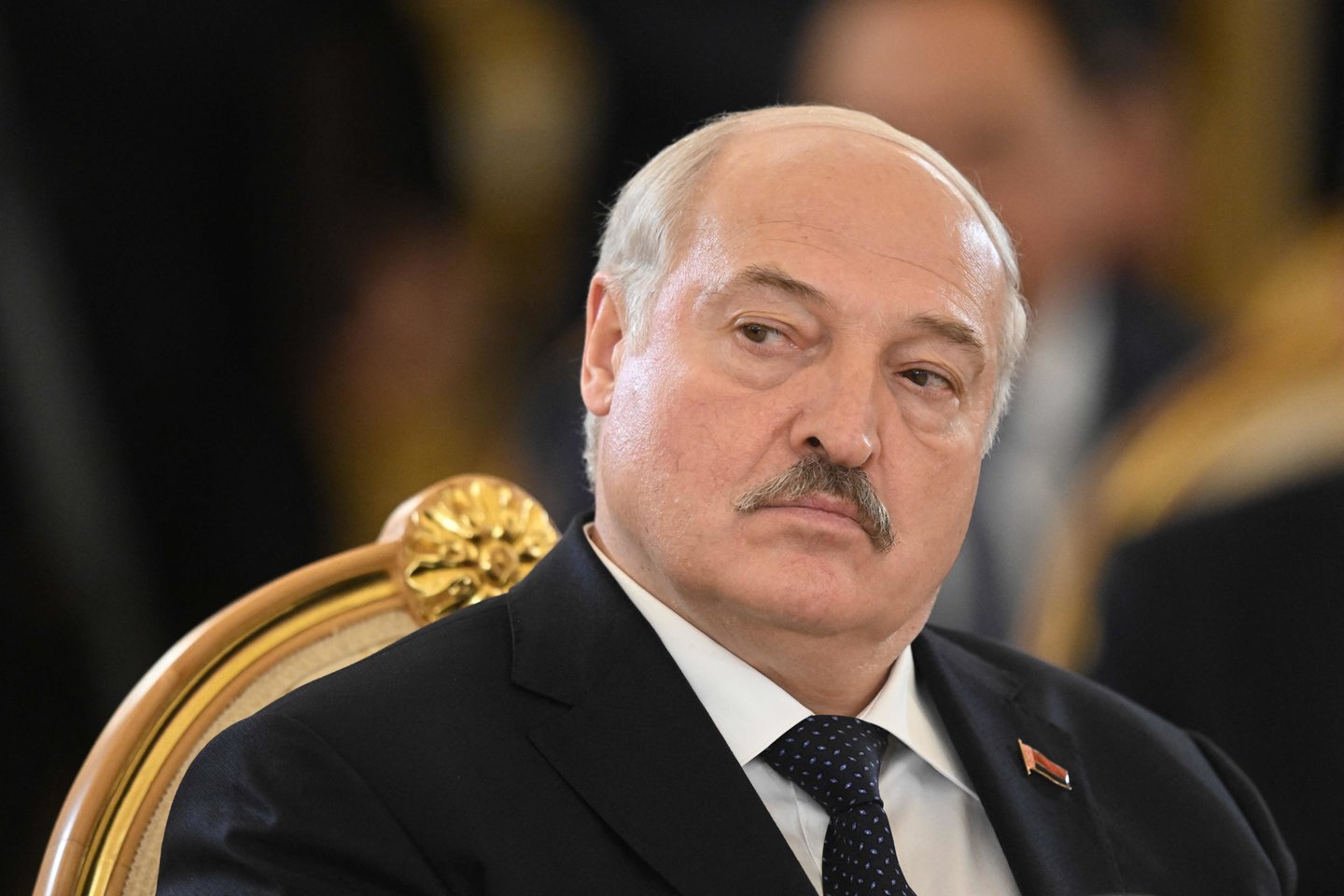 ​Baltarusijos diktatorius Aliaksandras Lukašenka dėl Kachovkos užtvankos susprogdinimo apkaltino Ukrainą. „Sakoma, vagie, kepurė dega“, – A. Lukašenką ketvirtadienį citavo valstybinė naujienų agentūra „Belta“.<br>AFP/Scanpix nuotr.