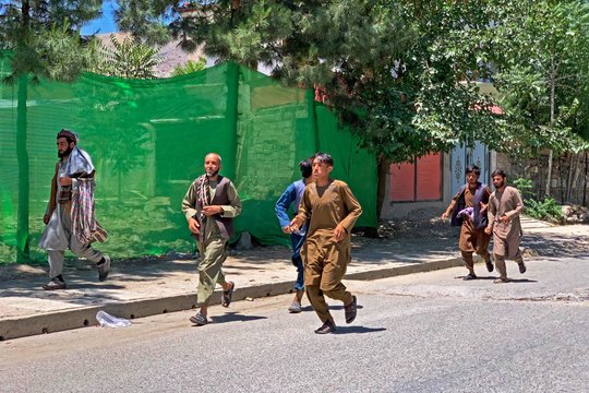 ​Mečetėje Šiaurės Afganistano Faizabado mieste nugriaudėjo sprogimas. Pasak žiniasklaidos, jis įvyko per pamaldas, skirtas šią savaitę per išpuolį žuvusiam Badachšano provincijos talibų vicegubernatoriui Maulawiui Nezarui Ahmadui. Afganistano žinių stotis „Tolo News“, remdamasi vietos ligonine, pranešė apie 15 žuvusiųjų ir 50 sužeistųjų.