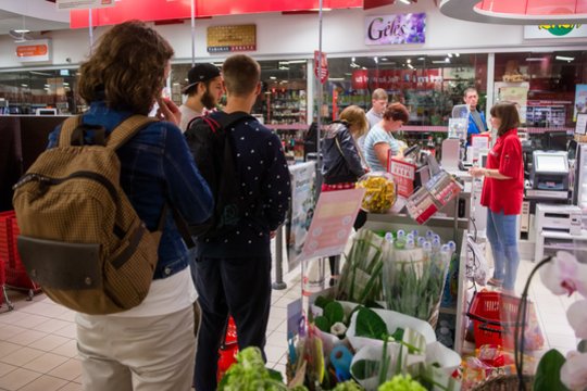Ekonomikos recesija dažniausiai vadinama situacija, kuomet šalies BVP mažėja bent du ketvirčius iš eilės.