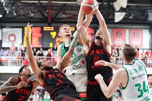 LKL čempionas „Rytas“ nepasiduoda: paskutinę sekundę smogė „Žalgiriui“ ir aukso likimą perkėlė į žūtbūtinį mačą Kaune