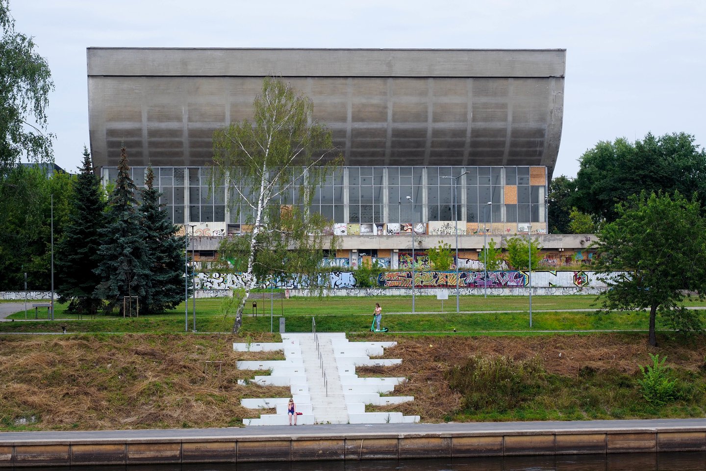 Arvydas Avulis reiškia nepasitenkinimą Vyriausybės darbo grupės sprendimu Vilniuje sovietmečiu pastatytą sporto rūmų pastatą paversti atminties vieta, o ne konferencijų centru.<br>V.Ščiavinsko nuotr.