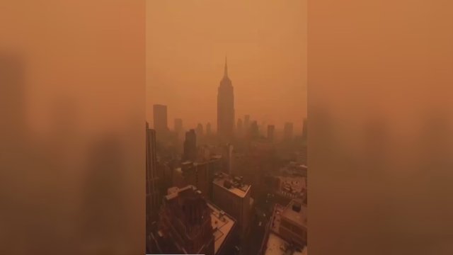 Lietuvių pora užfiksavo dūmuose paskendusį Niujorką: vaizdas šokiruoja