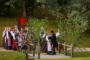 „Ratilio“ 55-mečio šventėje tarp gėlių – etnografinių regionų įdomybės, koncertas ir smagi vakaronė su tortu