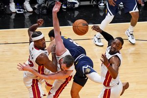 „Heat“ atsidūrė nepavydėtinoje situacijoje – „Nuggets“ turi tris šansus tapti NBA čempionais