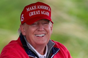 D. Trumpui pateikti kaltinimai dėl slaptų dokumentų išsivežimo ir pavojaus nacionaliniam saugumui sukėlimo