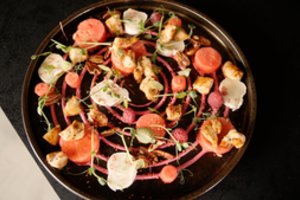 Šios salotos su arbūzu taps nepakeičiamos: kulinaro R. Ščesnavičiaus receptas idealiai tiks vasaros pietums