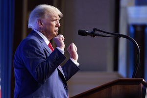 D. Trumpas sureagavo į mestus kaltinimus: „Tai politinė užsakomoji žmogžudystė“