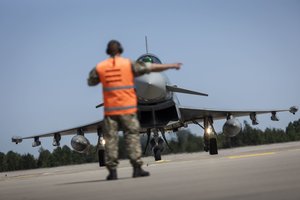 Lietuvos kariuomenė: Šiauliuose nusileido 14 sąjungininkų orlaivių, prasidėjo didžiausios oro pajėgų dislokavimo pratybos