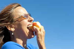 Ilgaamžiškumo tyrėjas pasakė, ką valgyti, kad būtume atsparūs ligoms ir gyventume ilgiau