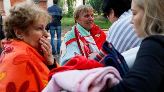 Dar viena kruvina rusų ataka Ukrainoje: pataikius į gyvenamąjį namą žuvo mažiausiai 3, dar 25 – sužeisti