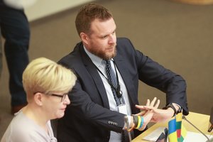 G. Landsbergis patikino, kad dėl naujojo švietimo, mokslo ir sporto ministro šiuo metu diskutuojama, tačiau kandidato nežino