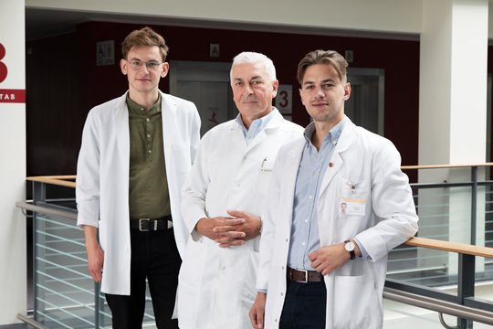 Santaros klinikose – neeilinė operacija: 29-erių Andžejus nubudo su viltimi valdyti ranką