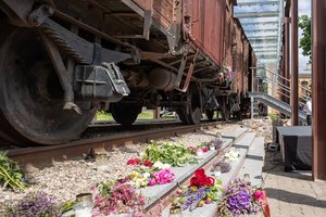 Gedulo ir vilties diena – Tylos minute prieš vidurdienį pagerbsime tremties ir okupacijos aukas