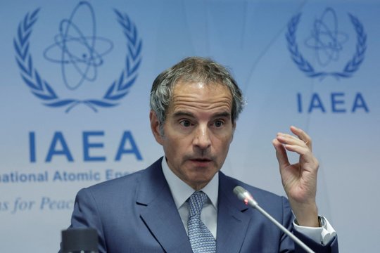 Vykstantys mūšiai Ukrainoje sėja nerimą: TATENA vadovas baiminasi dėl kovų netoli Zaporižios AE