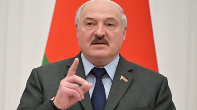 A. Lukašenka skelbia, kad prasidėjo branduolinių ginklų perdavimas: nepraleido progos pagrasinti
