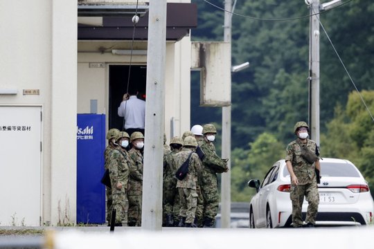 Baisi nelaimė Japonijos kariuomenės poligone – naujokas nušovė du karius: laikinai sustabdyti mokymai