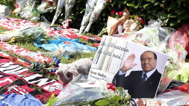 Milane rengiamos valstybinės buvusio Italijos premjero S. Berlusconi laidotuvės: paskelbta Gedulo diena