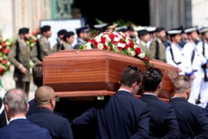 Italija atsisveikino su S. Berlusconi, surengusi valstybines laidotuves