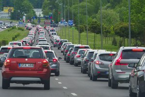 Jei Seimas pritars, vairuotojai sulauks SMS žinutės apie besibaigiantį draudimą