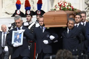 S. Berlusconio palaikai bus kremuoti, urna saugoma jo vilos mauzoliejuje