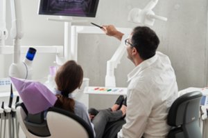 Psichologė atskleidė paprastą būdą, kaip įveikti savo baimes odontologo kėdėje