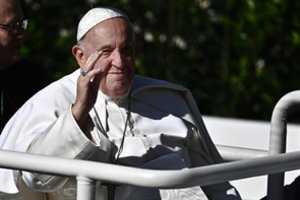 Vatikanas: popiežius Pranciškus penktadienį bus išrašytas iš ligoninės