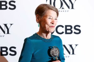 Mirė aktorė, du kartus „Oskaro“ laureatė Glenda Jackson