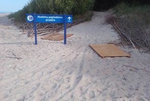 Vandalai niokoja Klaipėdos paplūdimius – jaučiasi nesugaunami, nes šalia yra saugus nudistų pliažas