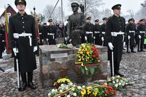 Merkinėje baigti A. Ramanausko-Vanago paminklo atkūrimo darbai: įrengta vaizdo stebėjimo sistema