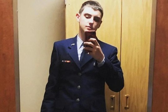 Įtariamajam Pentagono dokumentų nutekinimu pateikti dar 6 kaltinimai: už kiekvieną jų – iki 10 metų nelaisvės
